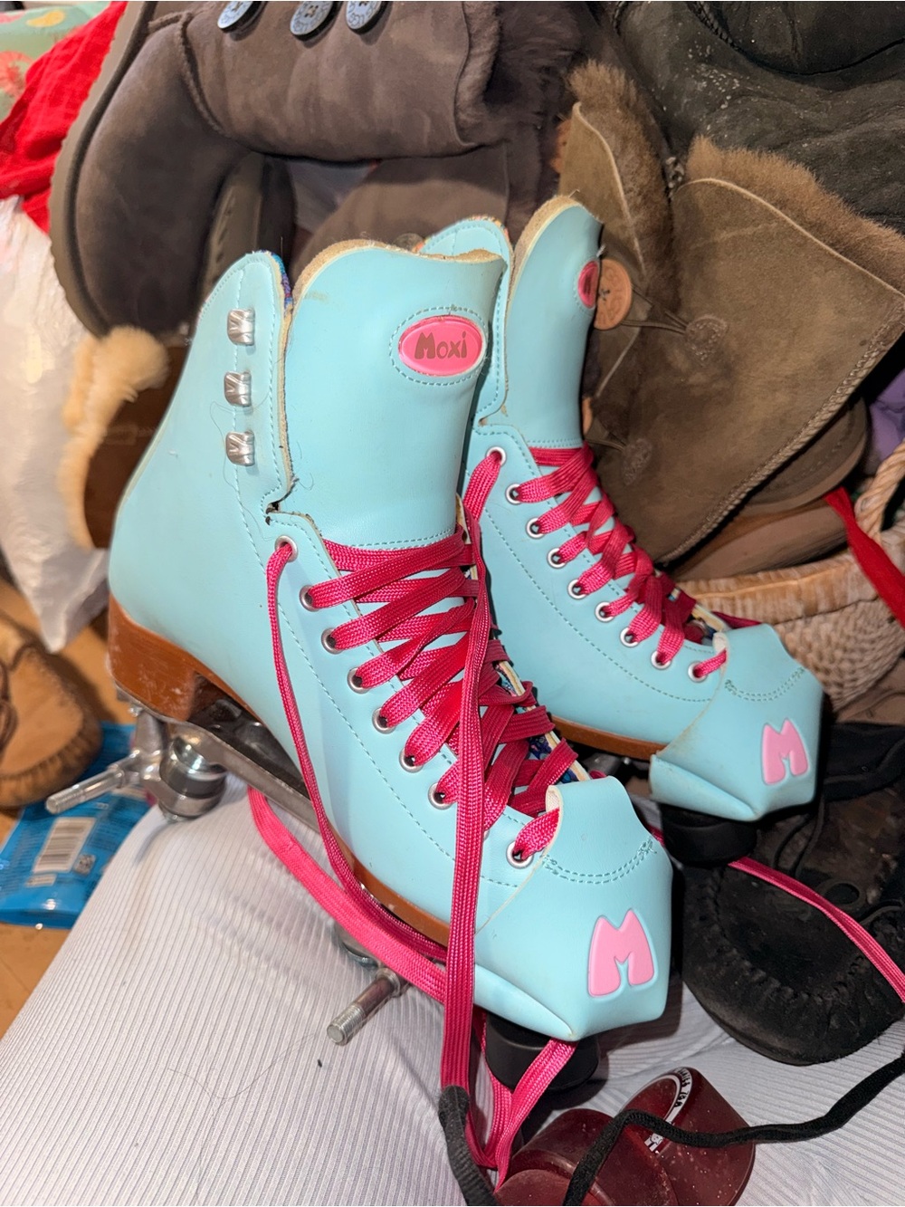 Moxi Beach Bunny Roller Skates – Size 6 – Blue/Pink 🩵